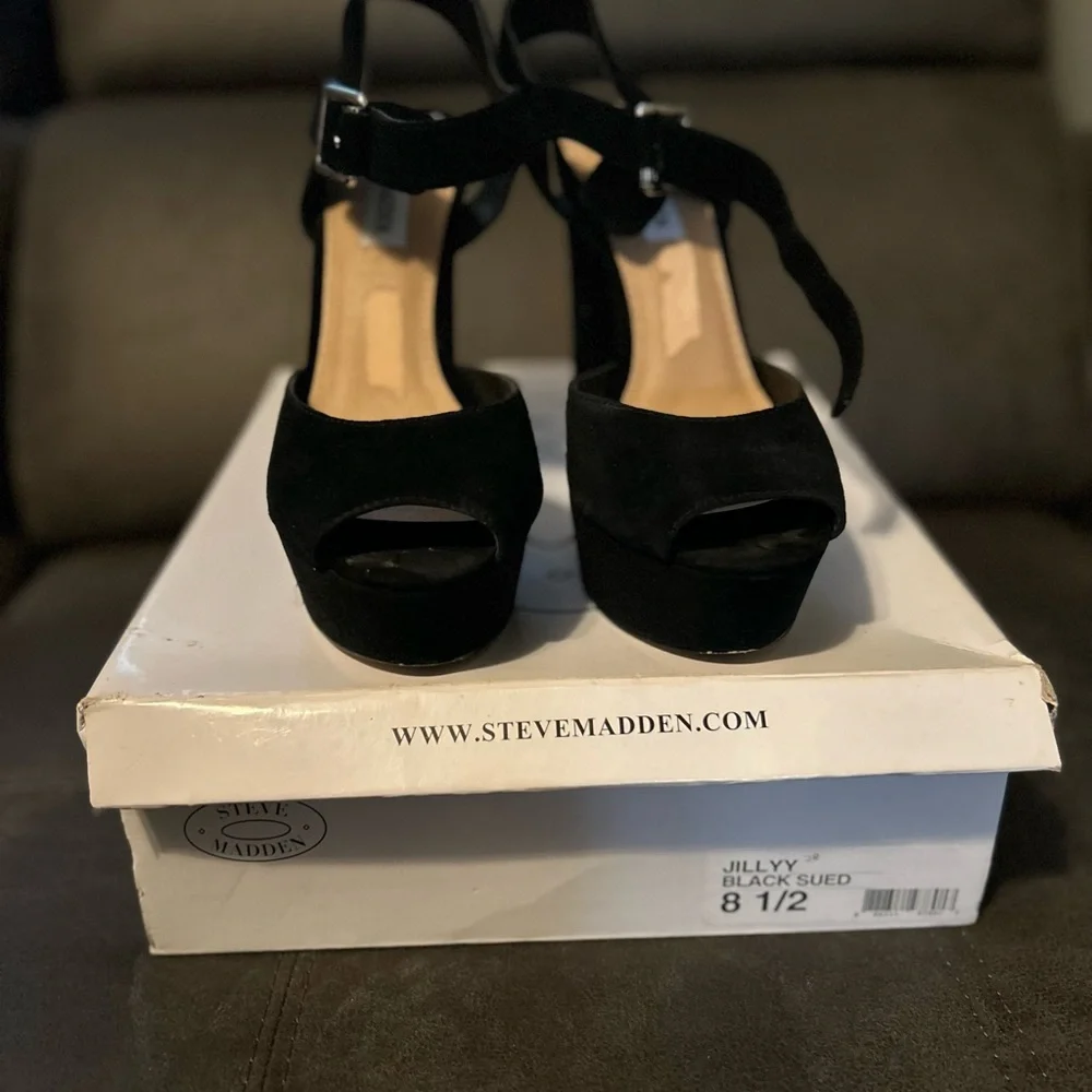 Steve Madden Jillyy Black Sued - Picture 2 of 3